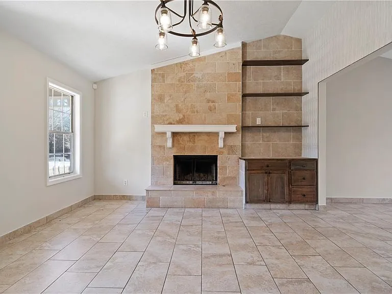 3323 Old Oaks Rd — Photo 6