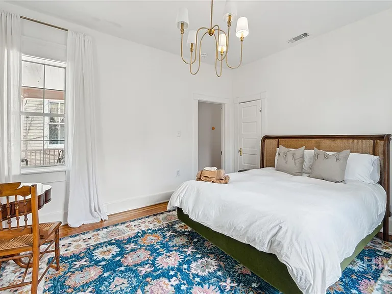 211 W 40th St #B — Photo 25