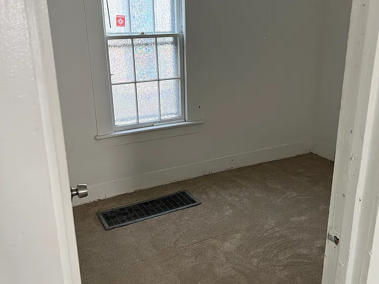 233 Hamilton St — Photo 8