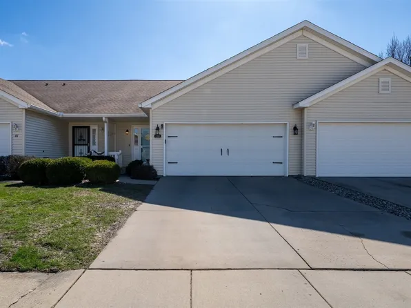 39 Oak Park Rd, Bloomington, IL 61701