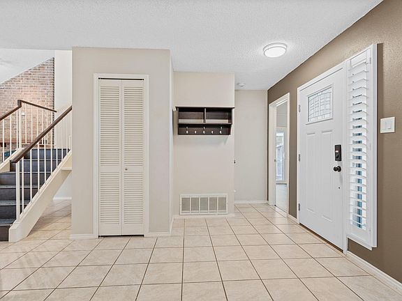 5th image of 2315 Shady Crest Cir