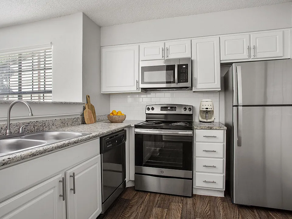 C242530_BristolGrapevine_VS Still_2b2b_Kitchen_01_final