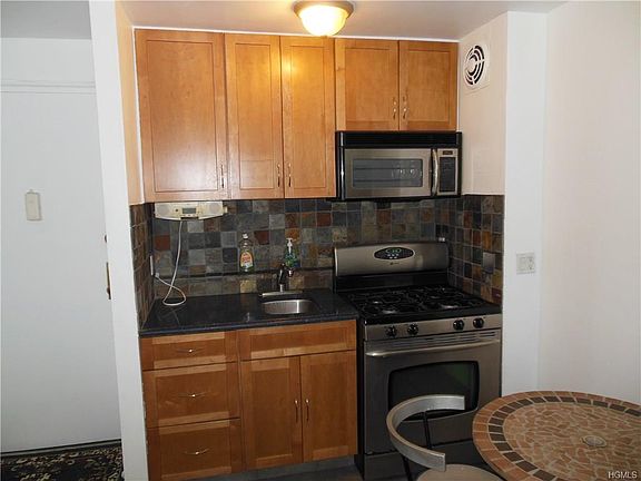 2nd image of 5 Oakdale Mnr APT B12