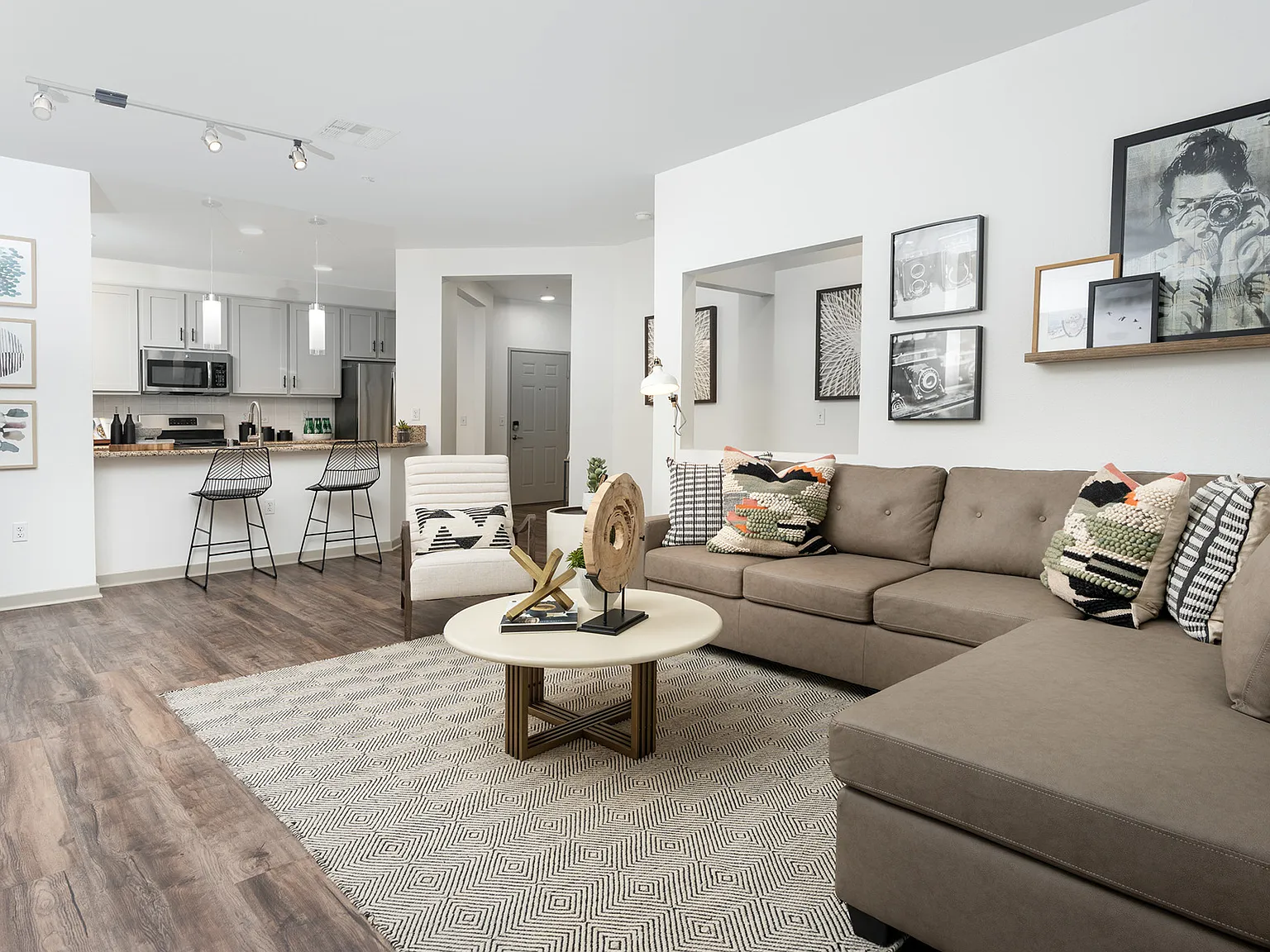 Mira Bella Apartments San Diego — Photo 4