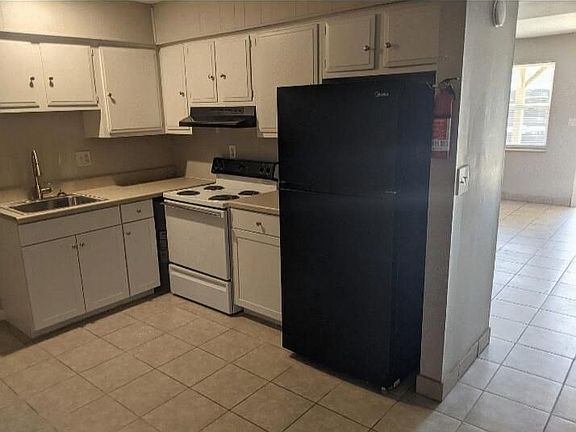 5th image of 1505 Parkwood Ln #19