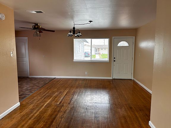 4th image of 1409 Sierra Dr