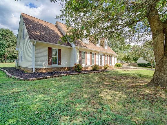 3rd image of 462 Litchfield Dr