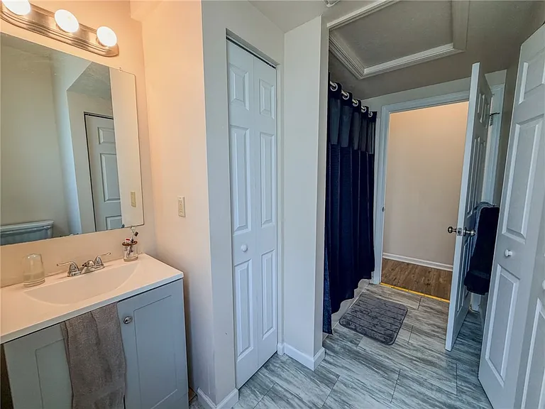 137 N Main St #B — Photo 21