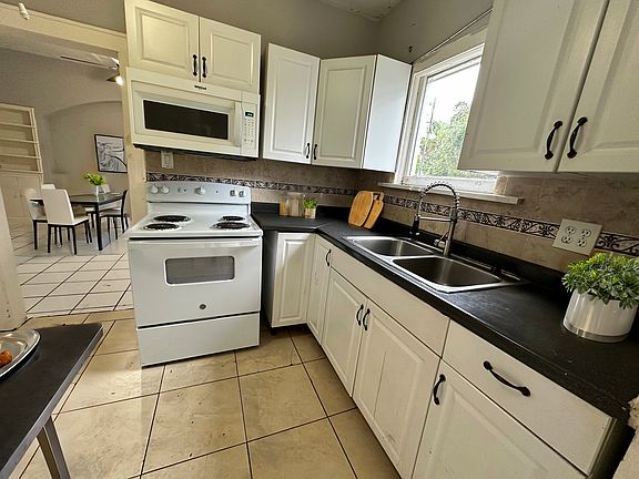 4th image of 3720 SW 14th St #1