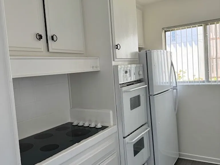 319 S. Clark Drive — Photo 17