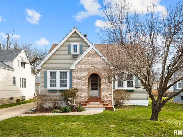 519 E Madison St, Morton, IL 61550
