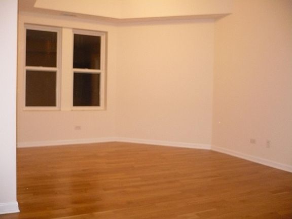 2nd image of 6419 N Greenview Ave APT 2N