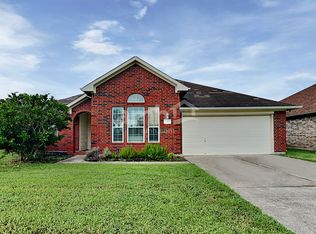 311 Green Isle Ave, Dickinson, TX 77539