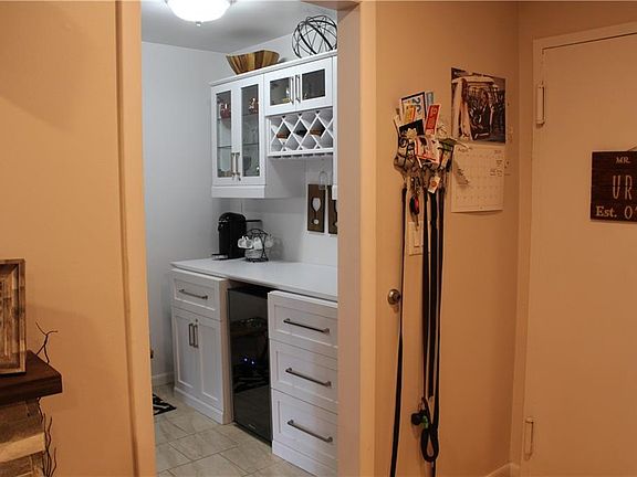 5th image of 4 Darian Ct APT 2B