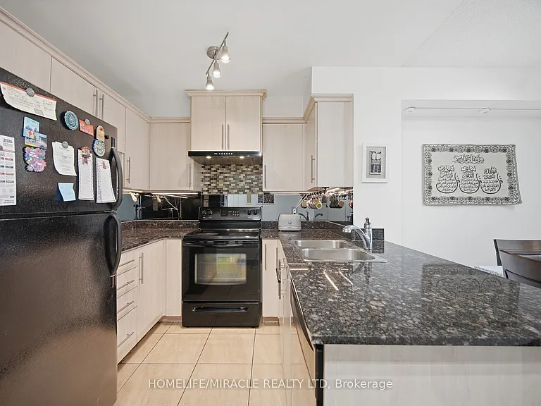 8 Rosebank Dr #8 — Photo 8