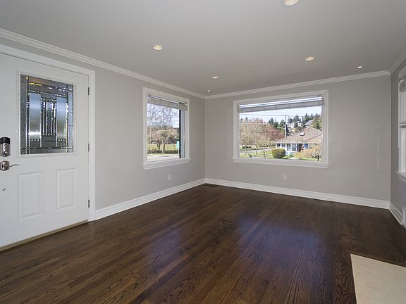 Main Floor Great Room (Approx. 28' x 12')