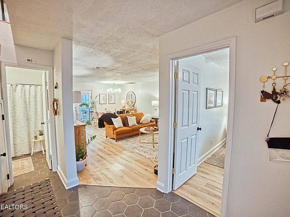 3rd image of 2125 Silverbrook Dr #2D