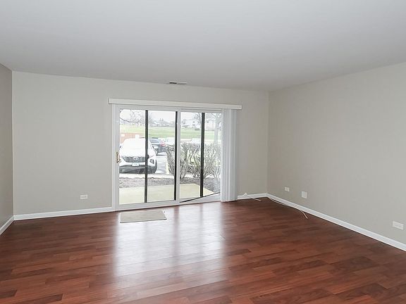3rd image of 611 Limerick Ln APT 1A