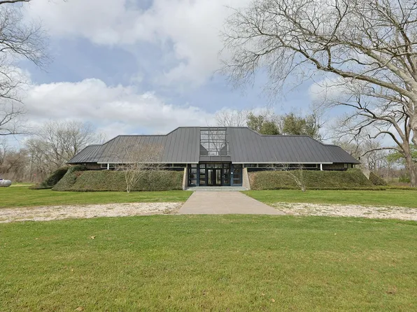 1504 Half Moon Dr, Wharton, TX 77488