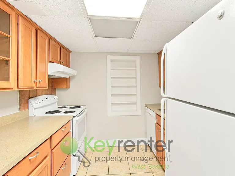 215-221 E Louisa St — Photo 7