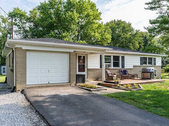 2nd image of 724 Louanne Ln
