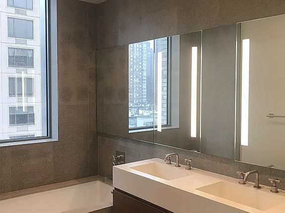 5th image of 360 E 89th St #9A