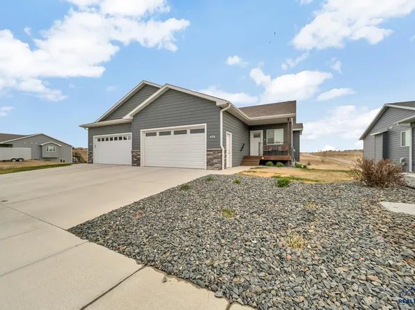 636 Copperfield Dr, Rapid City, SD 57703
