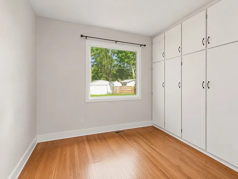 317 W Chester Dr — Photo 7