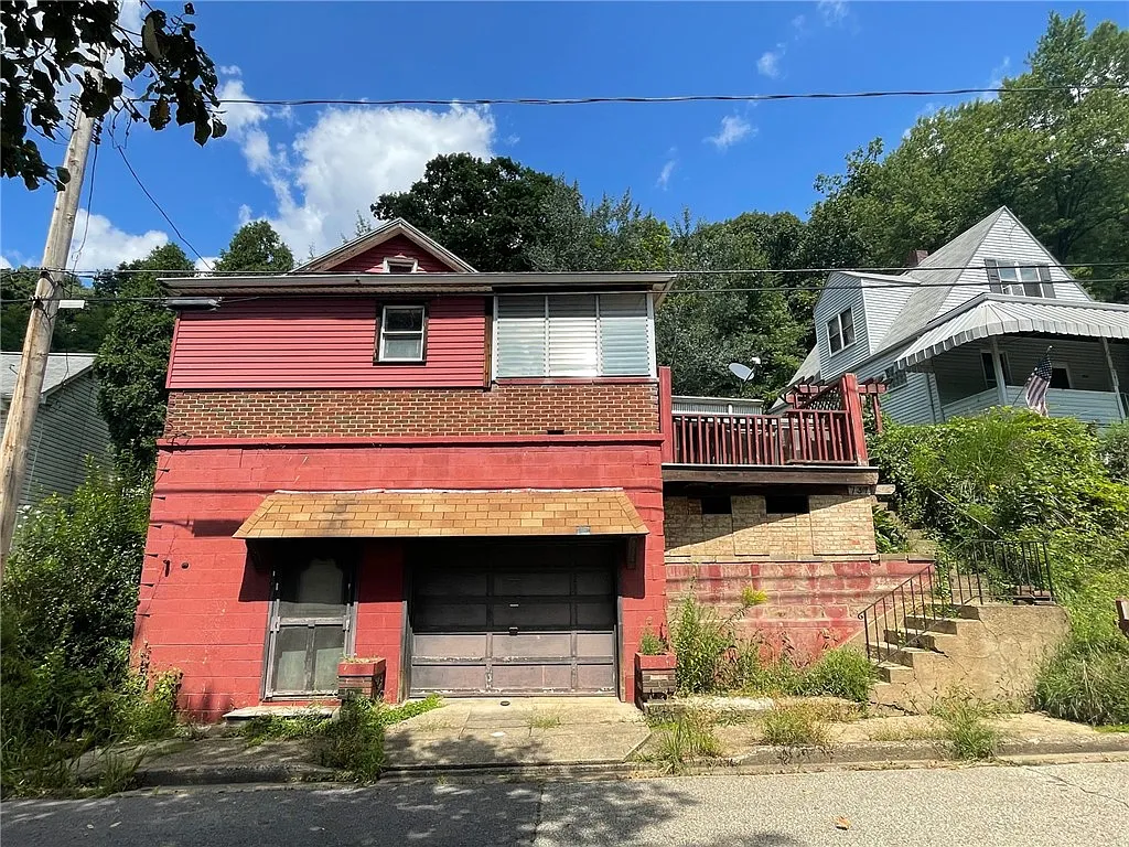 737 Valley Rd photo 1