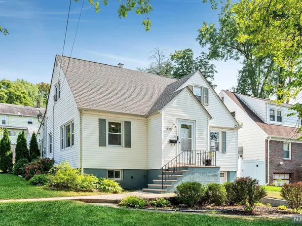 675 Catalpa Ave, Teaneck, NJ 07666