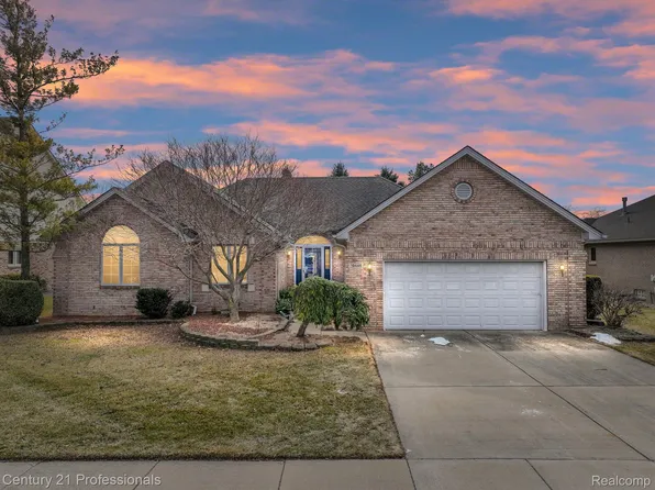 19446 Sans Dr, Macomb, MI 48044