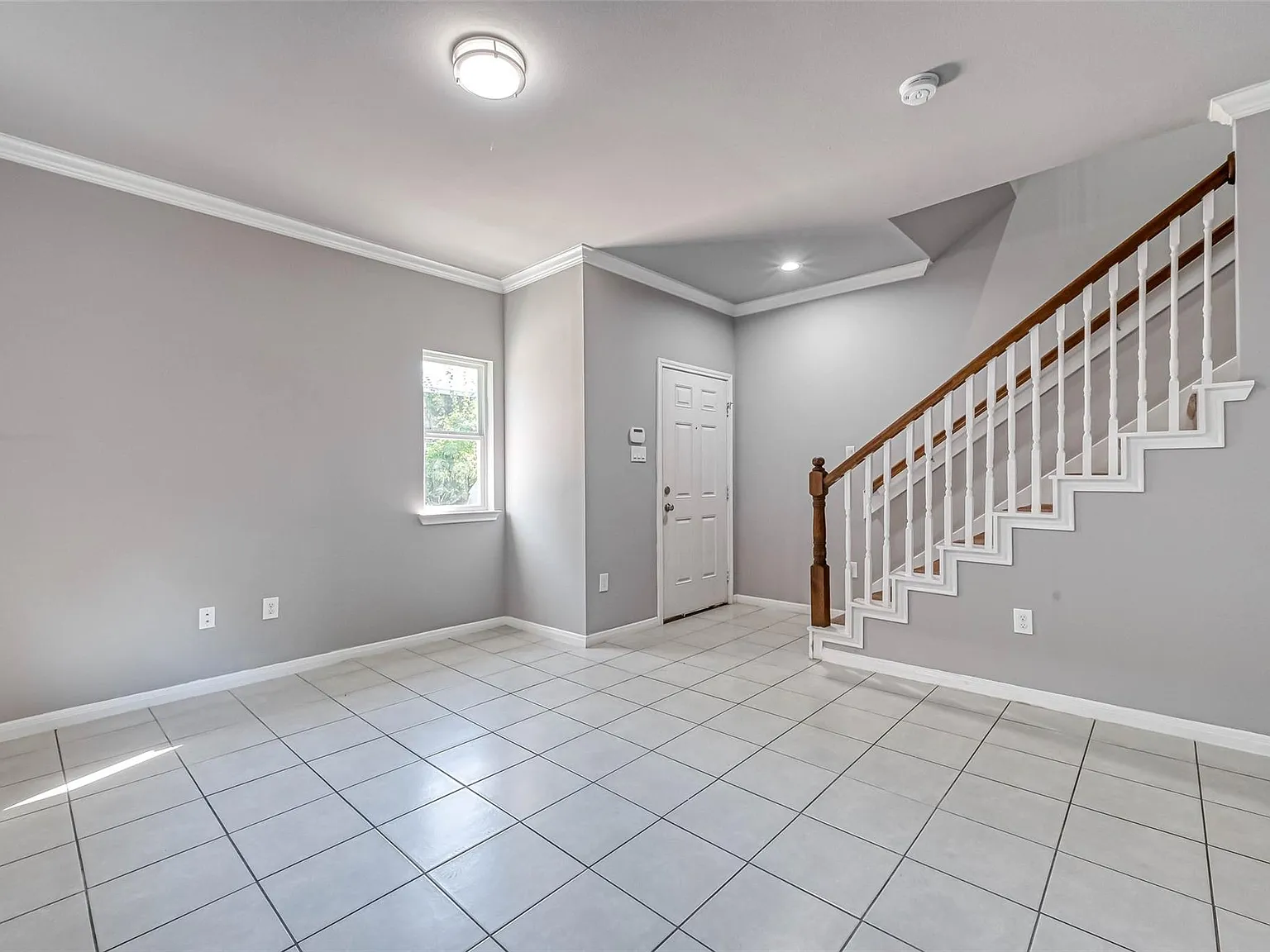3 bed, 2.5 bath, 1217 sqft, $1,700 — Photo 3