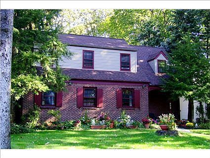Lovely 4BR Colonial in Teaneck's Country Club area