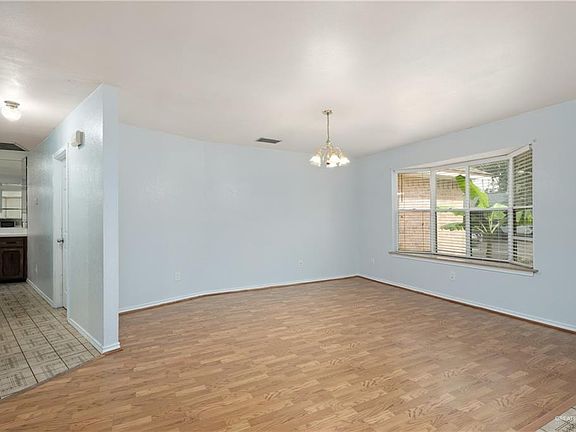 5th image of 2913 N Pine Valley Dr