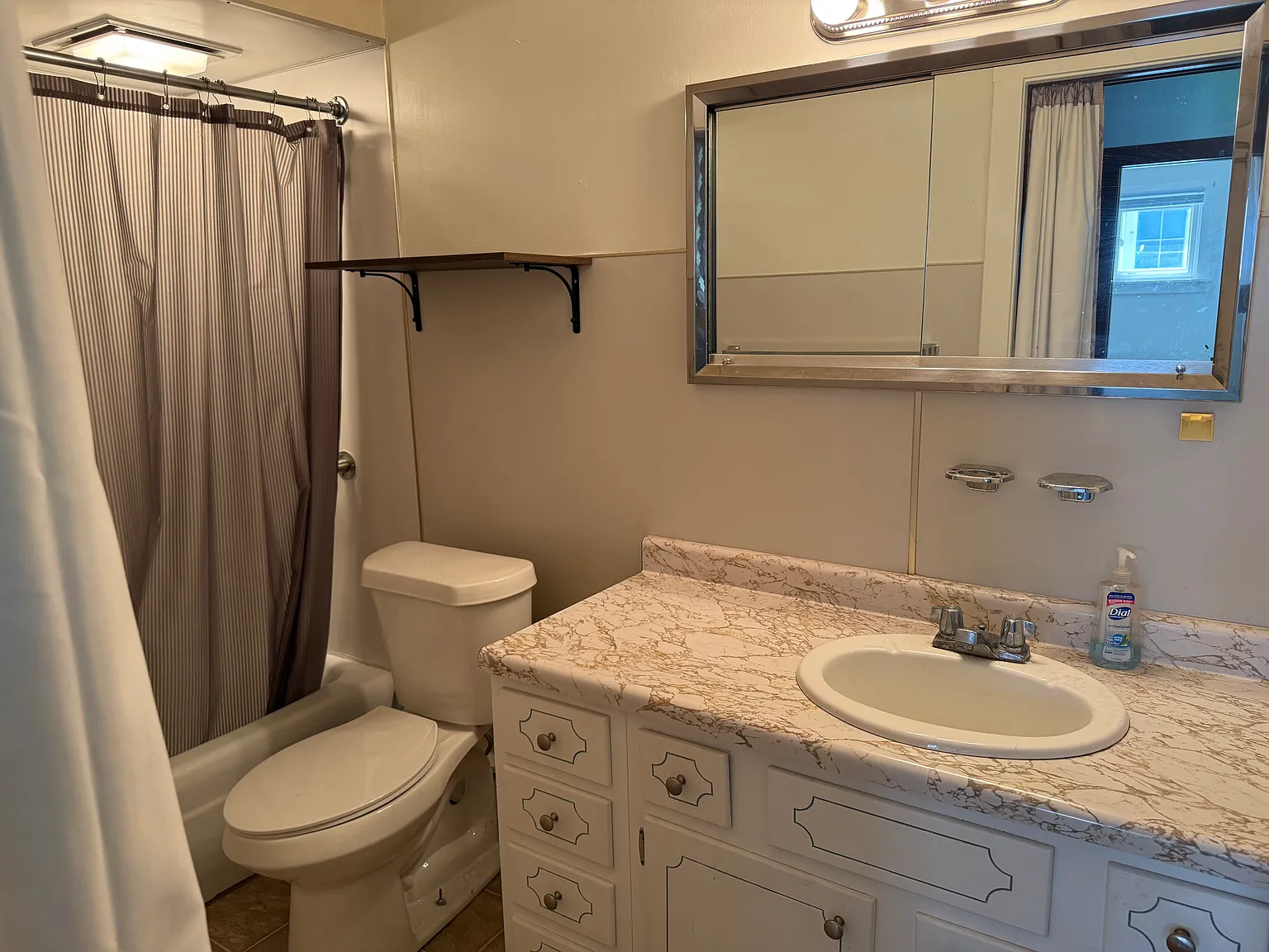 1 bed, $1,050 — Photo 4