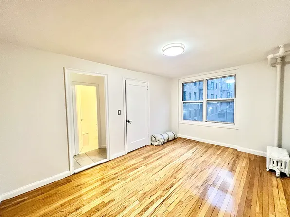 34-47 90th St #H21, Jackson Heights, NY 11372
