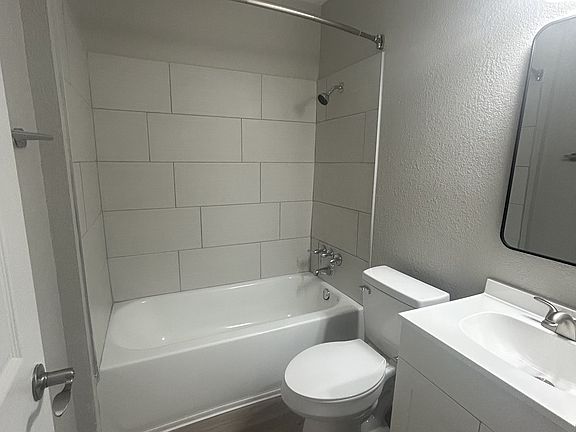 2nd image of 706 Bracewood Cir #C