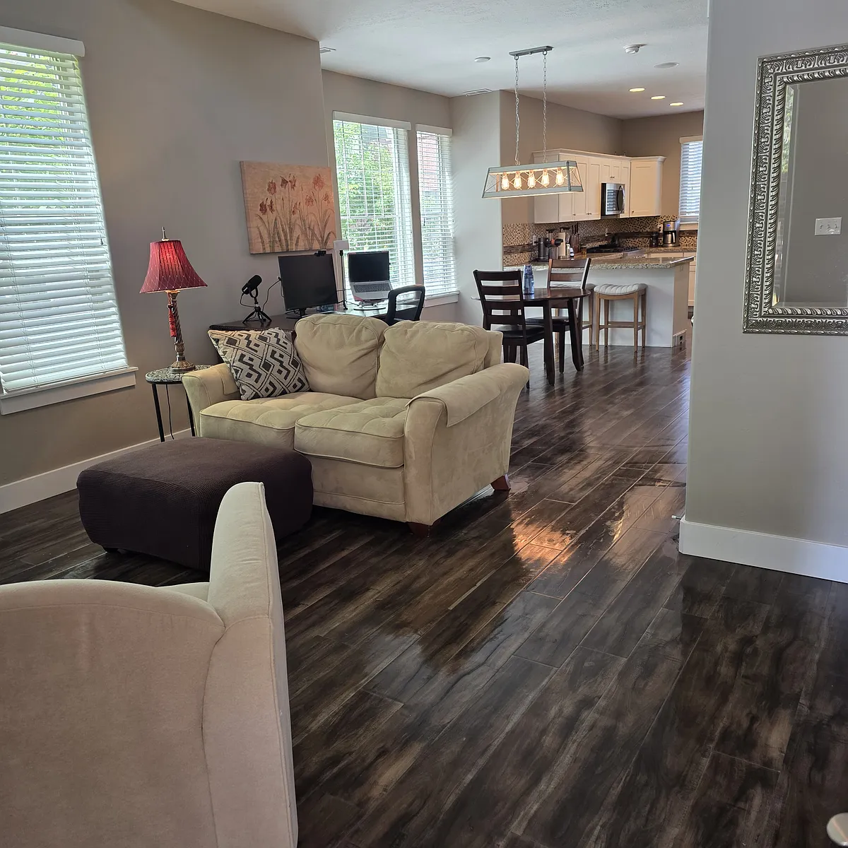 Building Photo - 327 Oak Hollow Dr