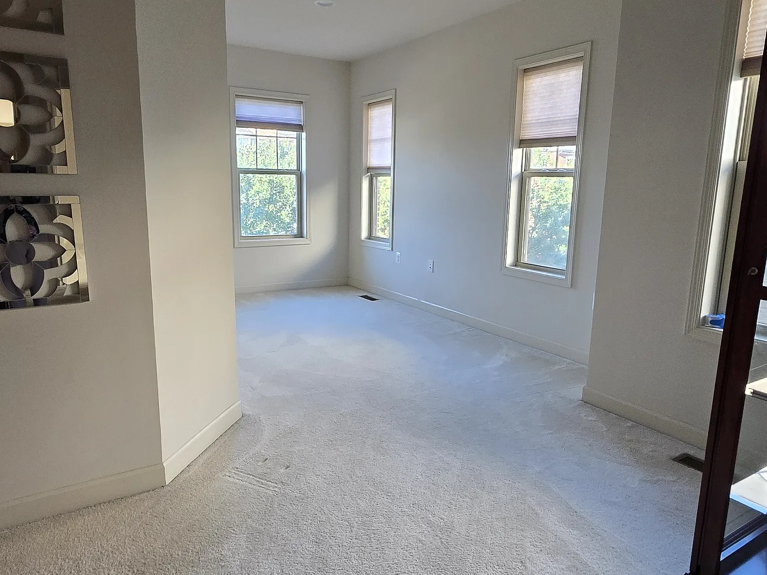 3 bed, 3.5 bath, 4149 sqft, $3,850 — Photo 4