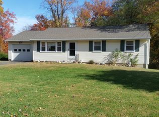 39 Meadowbrook Rd, Danbury, CT 06811