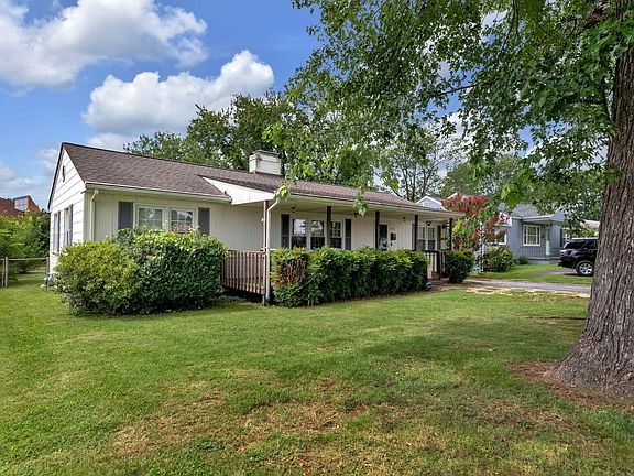 3rd image of 1504 Kenmore Dr