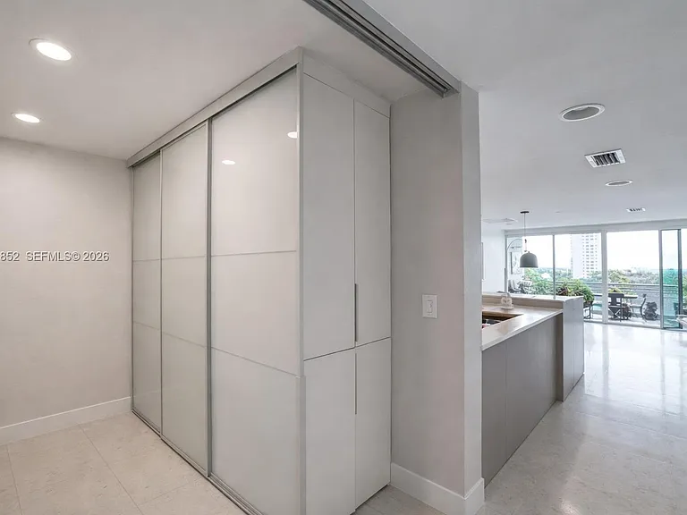 2950 NE 188th St #406 — Photo 9