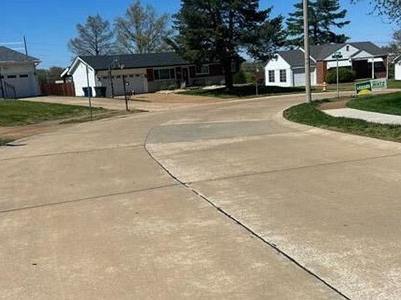 5th image of 8709 Madeira Dr