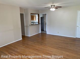 1347 Samoa Dr, Saint Louis, MO 63126