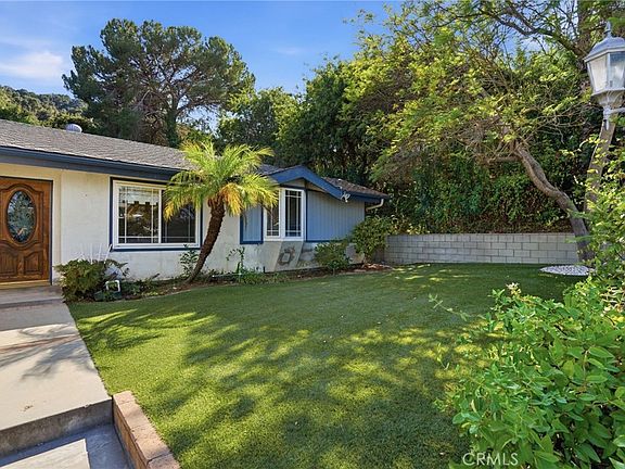 3rd image of 1860 Old Canyon Dr