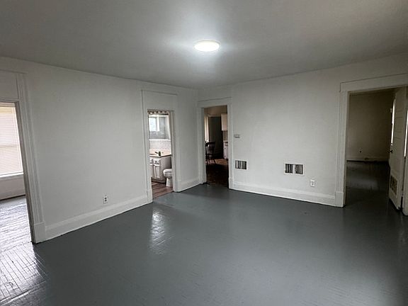 2nd image of 645 Woodland Ave #2
