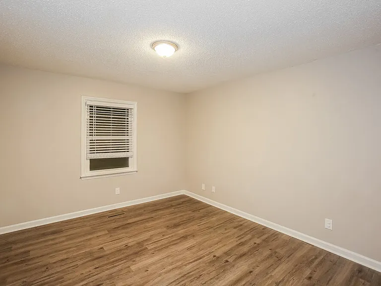 431 Hillcrest Dr — Photo 14