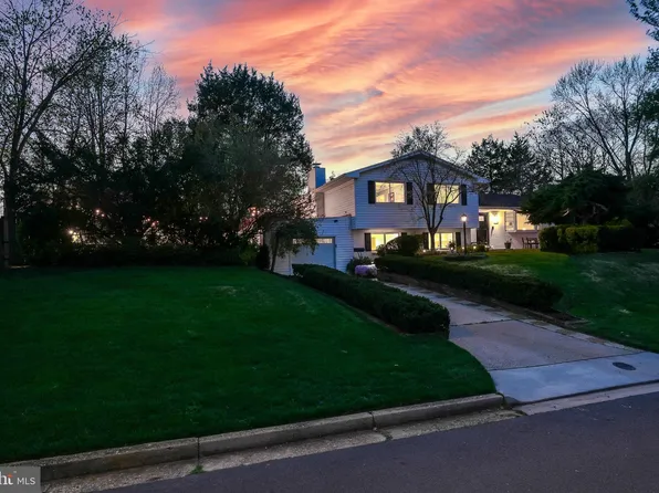 3200 Olds Dr, Falls Church, VA 22041