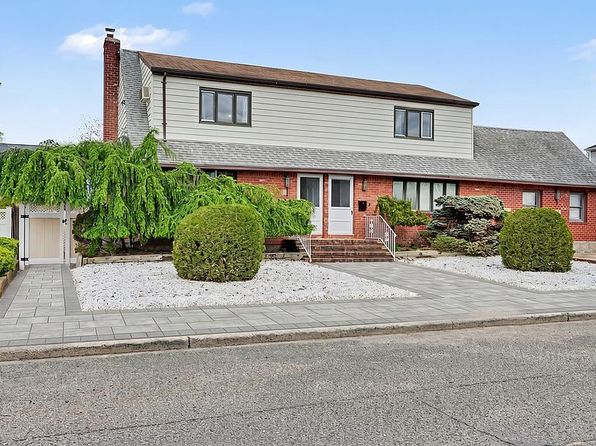376 Hunnewell Ave