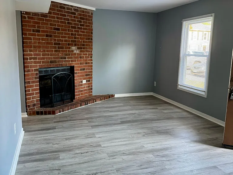 222 Knightsmanor Ct — Photo 2